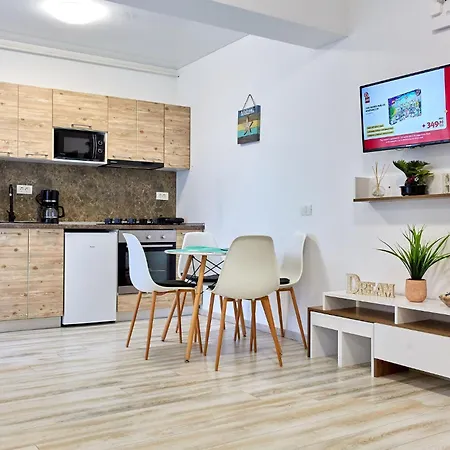 Tomis Promenada Апартаменты Нэводари